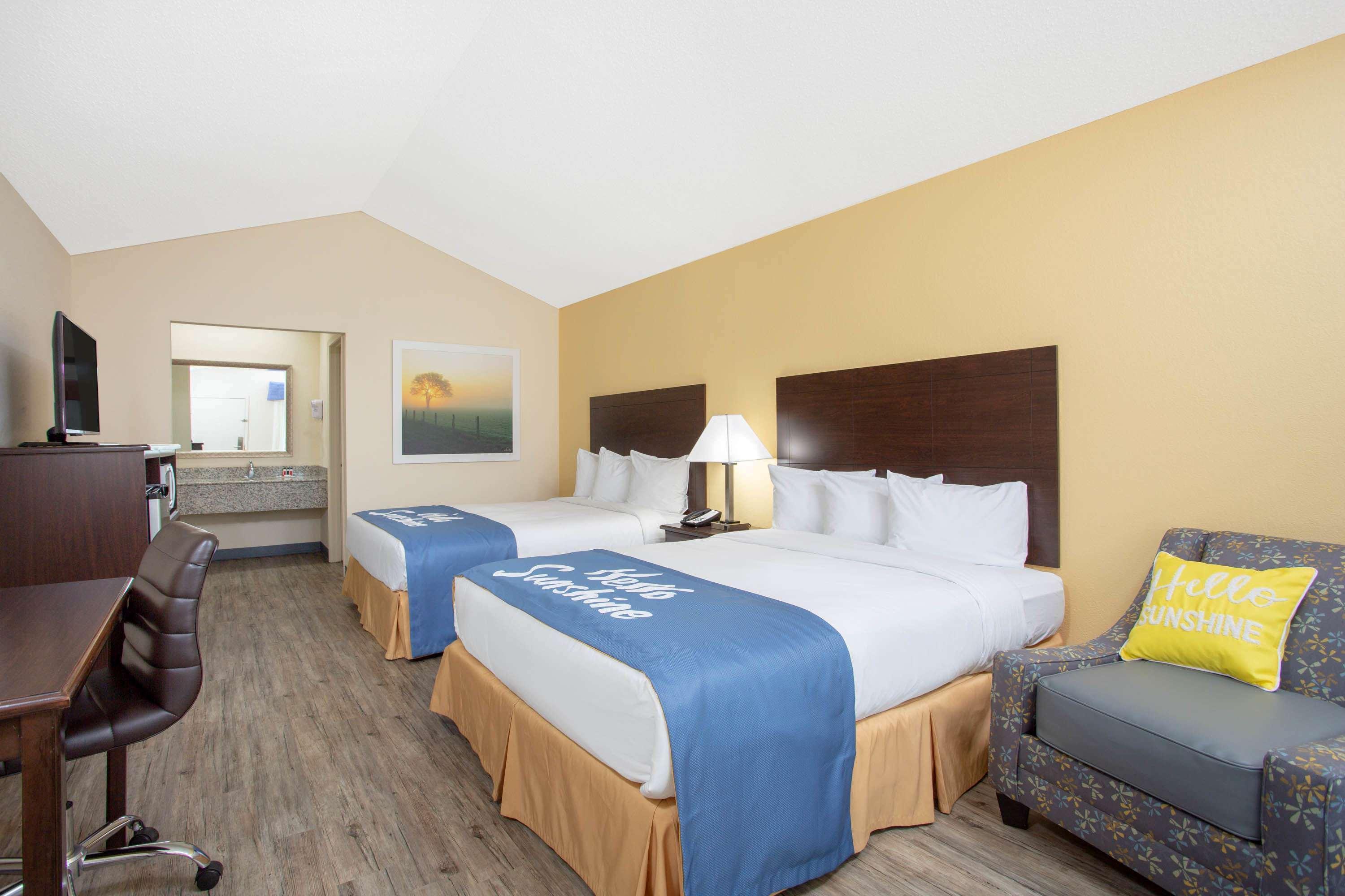 Days Inn By Wyndham Lake City Exterior photo