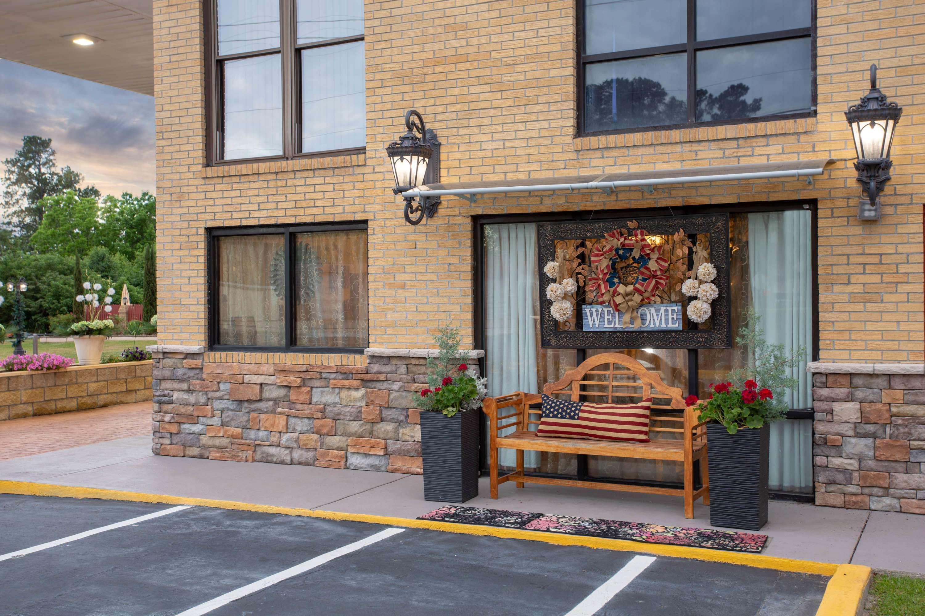 Days Inn By Wyndham Lake City Exterior photo