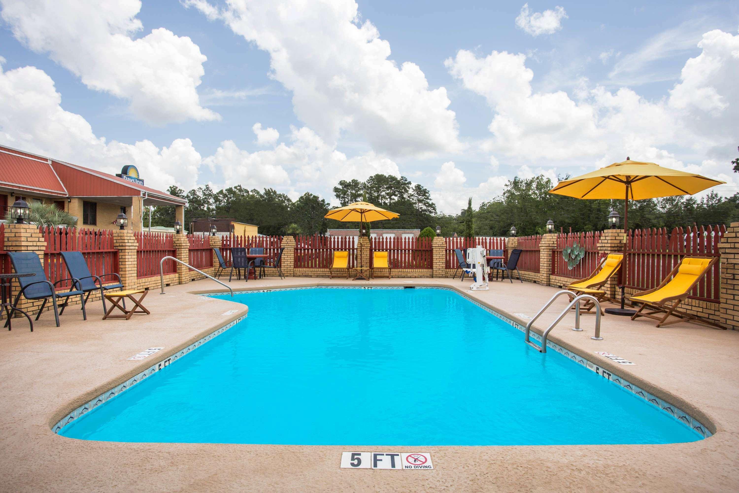 Days Inn By Wyndham Lake City Exterior photo