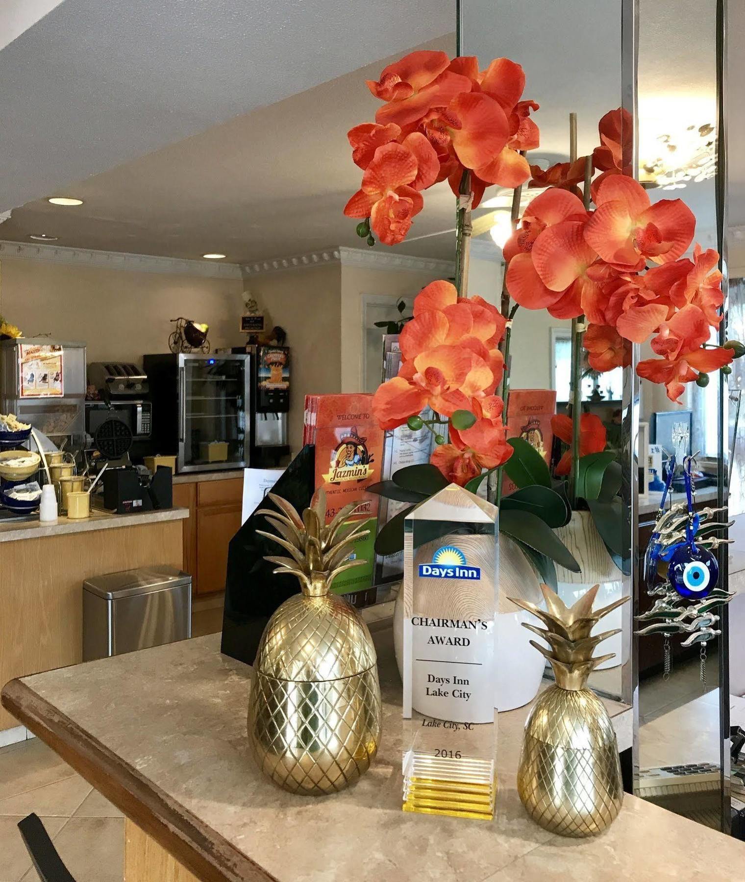 Days Inn By Wyndham Lake City Exterior photo